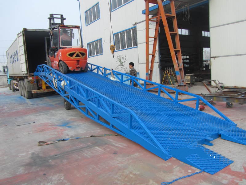 移動(dòng)登車橋廠家